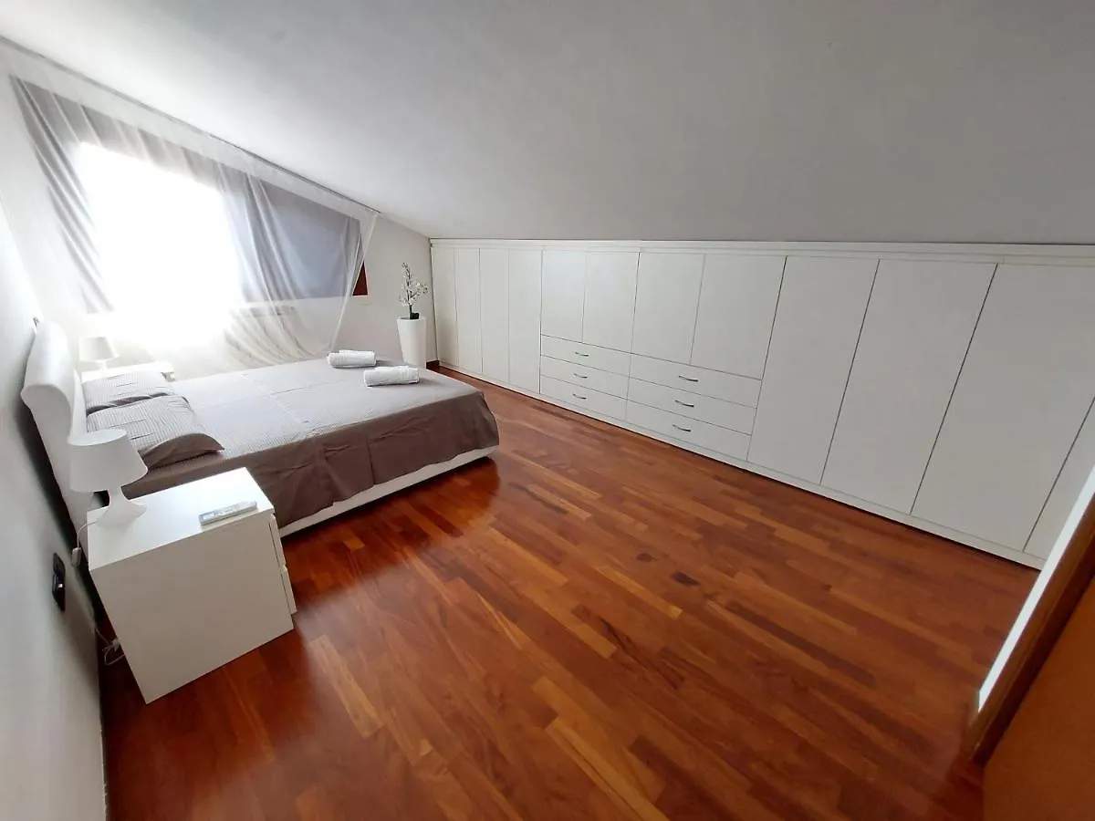 Appartamento Casa di Vika Volta Barozzo 0*,