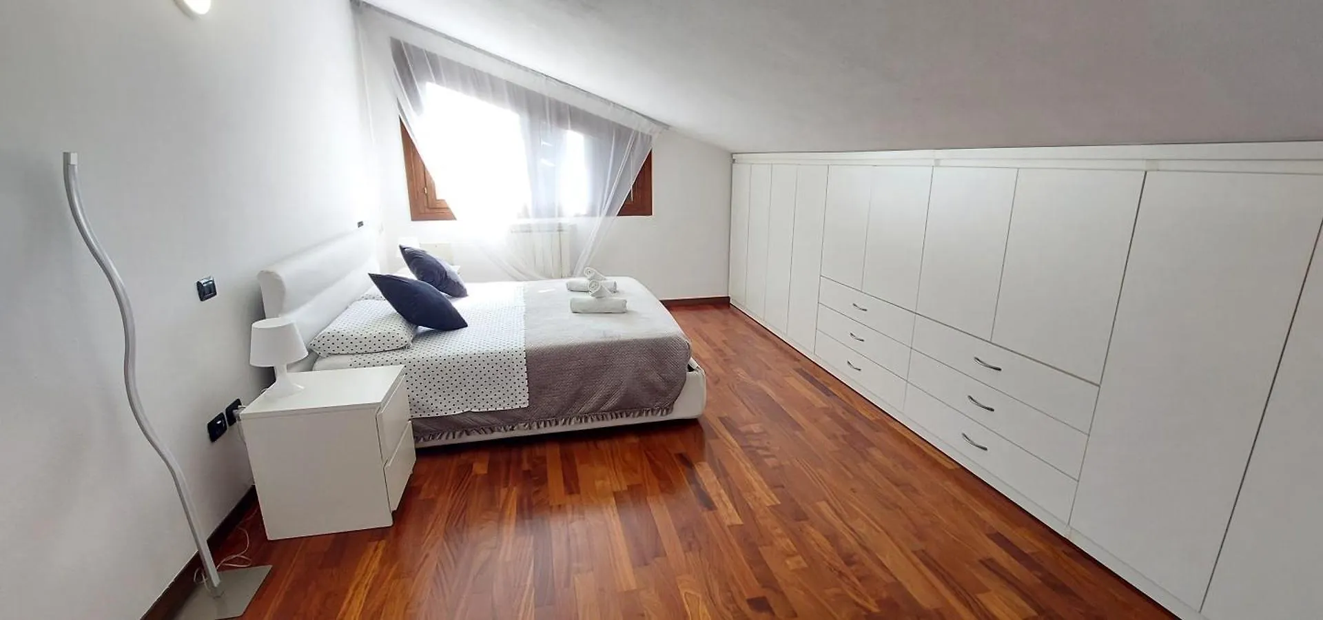 Appartamento Casa di Vika Volta Barozzo 0*,  Italia